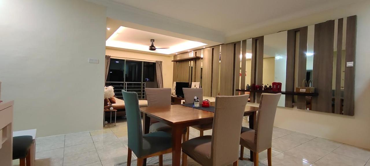 Gold Coast International Resort Kampong Bukit Beruang Zewnętrze zdjęcie